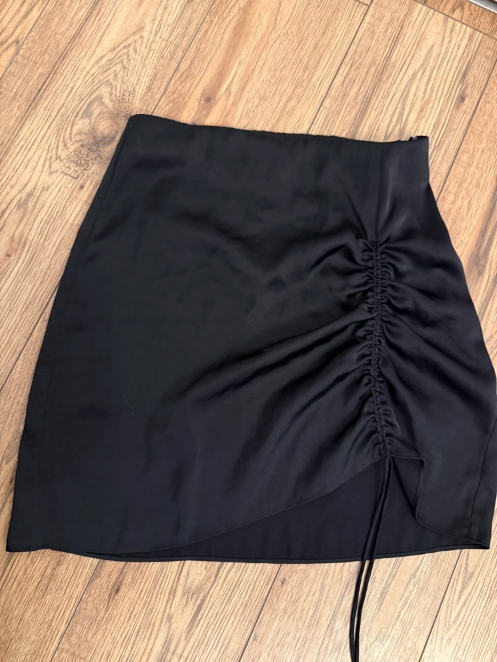 Aritzia Wilfred Black Ruched Side SatinMini Skirt
